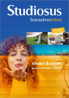 Cover des Studiosus Katalogs für 2026 mit dem Titel 'smart & small'