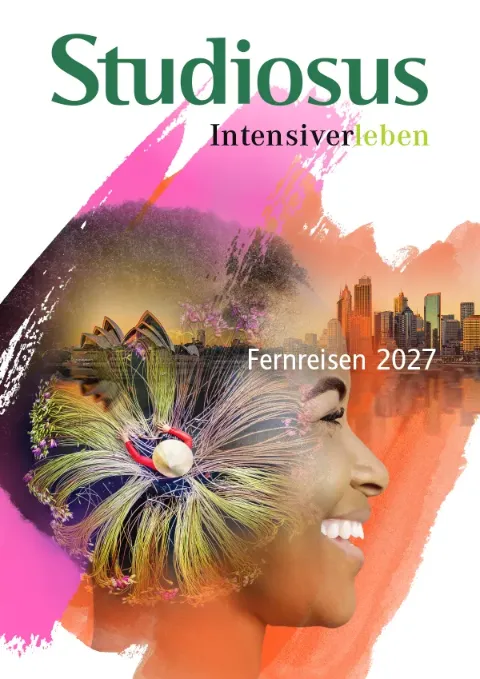 Das Cover des Studiosus Fernreise-Katalogs 2027 ist zu sehen.