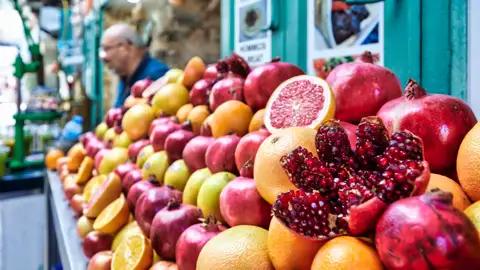 Während unserer smart & small Reise nach Israel besuchen wir auch Märkte, die sich orientalisch bunt präsentieren.