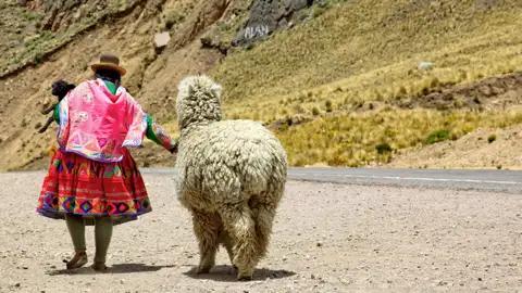Im Hochland von Peru sind die Traditionen aus der Inkazeit noch immer lebendig. Auf unserer klassischen Studienreise durch Peru lernen wir das Lebensgefühl in den Anden kennen.