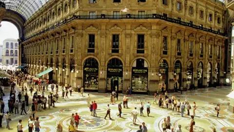 Mailand: Wir erleben auf unserer Studienreise Eleganz und Stil in der Modehauptstadt und Wirtschaftsmetropole; besonders erlesen geht es in der Galleria Vittorio Emanuele zu, der prachtvollen Einkaufspassage direkt am Dom.