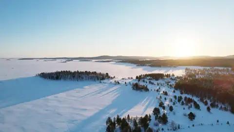 Eine Reise in den Winter oberhalb des Polarkreises überrascht auch mit weichem Licht.