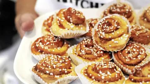Bei unserer Städtereise nach Stockholm riechen wir oft schon in der Frühe den verführerischen Duft von Zimtschnecken.