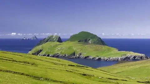Auf unserer Rundreise für Singles und Alleineisende um die Grüne Insel sehen wir vor der Küste des County Kerry bei gutem Wetter vielleicht die Skellig-Inseln.