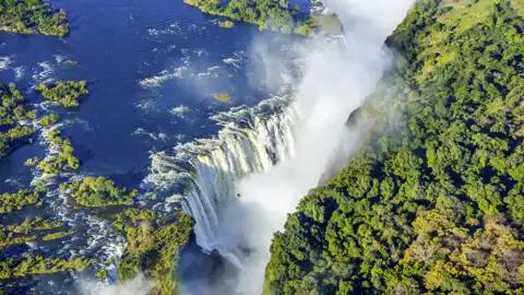 Ein Besuch der Victoriafälle in der Nähe von Livingstone darf auf unserer Rundreise durch Sambia nicht fehlen!