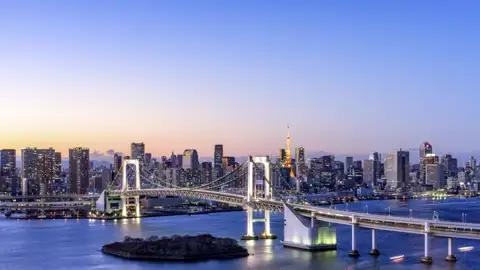 Genießen Sie auf unserer preiswerten zwölftägigen Studienreise nach Japan in der Hauptstadt Tokio die Ausblicke auf die Skyline der Stadt!