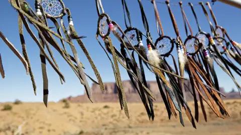 Handgefertigte Traumfänger sind ein beliebtes Souvenir aus dem Westen der USA.