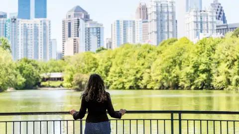 Auf der Reiseroute unserer 15-tägigen Studienreise durch die Südstaaten der USA liegt auch Atlanta, die Hauptstadt von Georgia. Der Piedmont Park mit dem See Clara Meer bietet Erholung in der Metropole.
