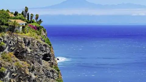 Auf unserer Studiosus-Reise auf die Kanaren in kleiner Gruppe genießen wir abseits der Massen das entspannte Flair der Inseln – mit tiefblauem Atlantik, Vulkangestein und grünen Gärten.