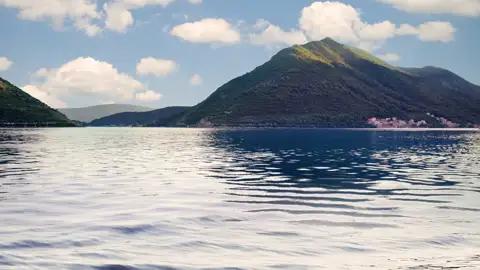 In Montenegro spielt – neben kulturellen Highlights –die Landschaft eine Hauptrolle: Uns erwarten tiefe Schluchten, klare Gletscherseen und wilde Fjordlandschaften.