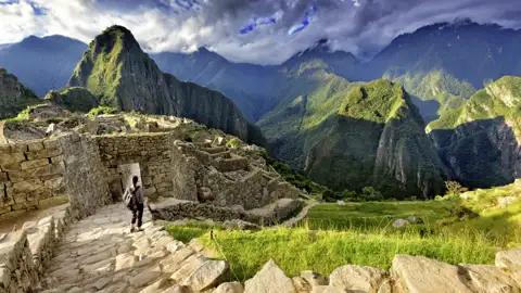 Ein Highlight Ihrer Perureise ist die beeindruckende und geheimnisumwitterte Anlage der Inkastadt Machu Picchu.