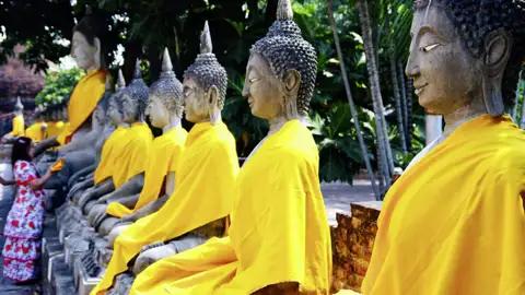 Thailand ist ein buddhistisches Land. Auf unserer Studienreise sehen wir immer wieder Statuen des Buddha.