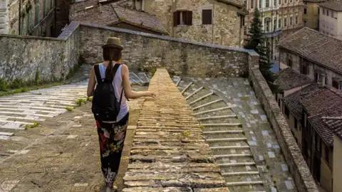 In Perugia, das wir auf unserer Umbrienreise besuchen, sind die einzelnen Teile der Stadt mit Treppenwegen miteinander verbunden - gut, dass es auch ein interessantes System von unterirdischen Rolltreppen gibt als Alternative!