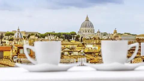 Zu einer Städtereise mit Studiosus gehören auch die Momente, in denen wir den Ort auf uns wirken lassen – und zum Beispiel den Blick über die Dächer der Stadt schweifen lassen können.