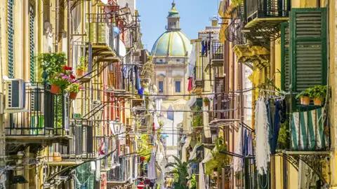 Auf der klassischen Studienreise nach Sizilien lernen Sie gemeinsam mit Ihrer Reiseleiterin die Stadt Palermo und ihre Kunstschätze kennen.