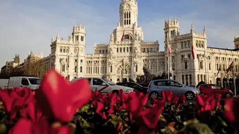 Unsere Studiosus-Rundreise durch Kastilien, das historische Herz Spaniens, beginnt und endet in Madrid – einer lebendigen Metropole, in der Kunst, Kultur und Lebensfreude aufeinandertreffen. Die spanische Hauptstadt begeistert mit weltberühmten Museen, wie dem Prado und einem ganz besonderen Lifestyle, bei dem das Feiern zum Volkssport geworden ist.