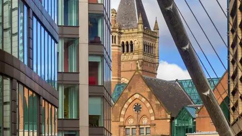 Auf unserer Rundreise durch Nordengland nehmen wir uns Zeit für Manchester, wo alte und ganz moderne Architektur fließend ineinander übergehen.