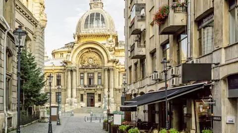 Auf unserer Studienreise durch Rumänien erkunden wir auch die Hauptstadt Bukarest, wie hier den Stadtteil Lipscani.