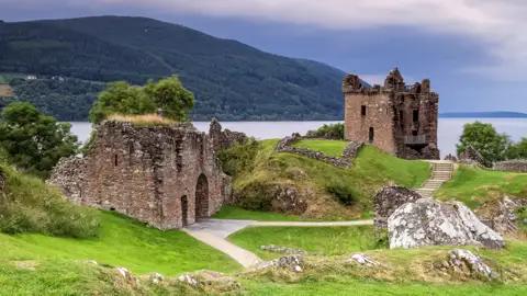 Wenn wir bei unserer Studienreise mit Muße nach Schottland Loch Ness passieren, beflügelt die Legende vom Seeungeheuer unsere Fantasie. Selbst wenn Nessie scheu bleibt, die traumhafte Landschaft zeigt sich gern.