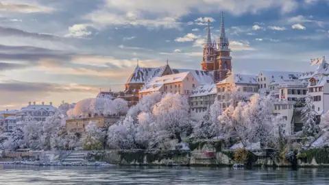 Genießen Sie auf unserer Eventreise die verschneiten Landschaften und die Altstadt von Basel