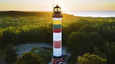 Erleben Sie auf dieser smart&small-Rundreise durch Lettland und Litauen stimmungsvolle Sonnenuntergänge, hier etwa auf der Kurischen Nehrung.