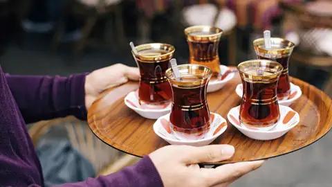 Genießen Sie auf unserer Rundreise nach Istanbul einen wichtigen Bestandteil der türkischen Kultur - türkischen Tee.