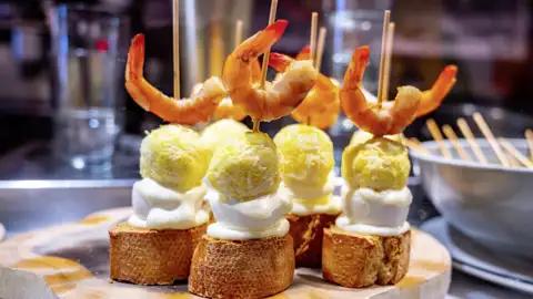 Ein bisschen Lust auf Genuss sollten Sie bei dieser Gruppenreise nach Nordspanien mitbringen: Kunstvolle Tapas, deftige Landküche und Weine mit Rasse und Klasse nähren Körper und Seele.