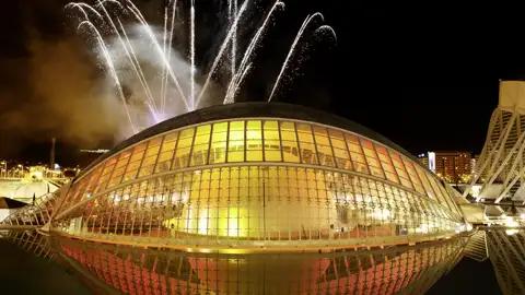 Die drittgrößte Stadt Spaniens bringt genau das mit, was wir zum Jahresende brauchen: entspannte Vibes, freundliche Locals, alternative Viertel, eine Architektur zum Niederknien und das Mittelmeer direkt vor der Haustür! Alles gemeinsam zu erleben mit anderen Singles und Alleinreisenden.