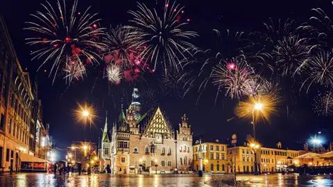 Auf usnerer Silvesterreise darf natürlich eines nicht fehlen: Ein atemberaubendes Feuerwer. Gemeinsam in der Gruppe starten wir in Breslau in das neue Jahr.