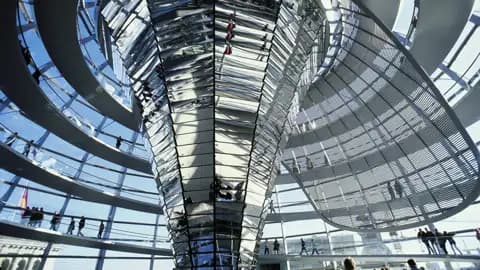 Während der fünftägigen Singlereise über Silvester nach Berlin die Wahrzeichen wie zum Beispiel den Reichstag erkunden, die Hauptstadt wird nie langweilig und bietet für jeden etwas.