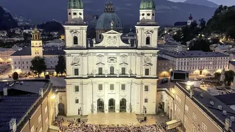 "Jedermann"-Bühne mit Blick auf den Dom