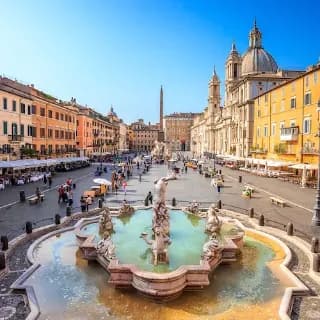 Es ist die Piazza Navona in Rom zu sehen.