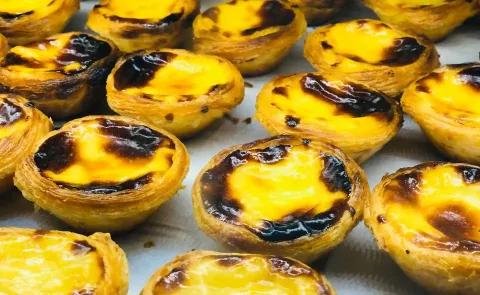Traditionelle portugiesische Tarts.
