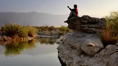 Nizwa - die alte Hauptstadt des Inneren Omans und eine Station unserer Studiosusreise - ist vor der grandiosen Felskulisse des Akhdargebirges gelegen.