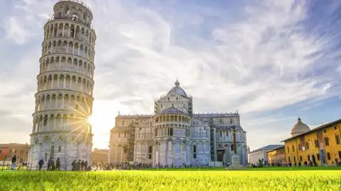 Eines der ganz großen Highlights unserer Studiosus-Reise in die Toskana ist der "Platz der Wunder" in Pisa: Auf einer weitläufigen Wiese verteilen sich die Taufkirche, die Kathedrale und natürlich der berühmte Schiefe Turm.