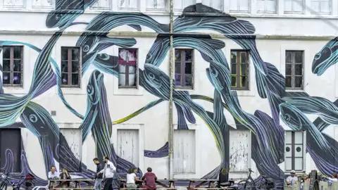 Selbst in der Street-Art in Brest ist das Meer allgegenwärtig, wie überall in der Bretagne, die wir auf unserer Rundreise erleben.