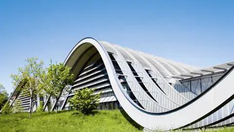 Das Zentrum Paul Klee in Bern, dessen wellenförmige Architektur von Renzo Pianowir auf unserer Rundreise in die Schweiz bewundern.