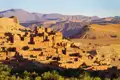 Ein Höhepunkt jeder Studienreise nach Marokko ist ein Besuch in Ait Benhaddou. Es ist das vielleicht schönste der Ksar genannten Wehrdörfer und diente schon häufig als Filmkulisse.
