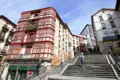 Treppen führen in die höher gelegenen Bereiche der Altstadt von Bilbao an den Hängen des Monte Artxanda. Auf der Städtereise von Studiosus fahren wir mit der Zahnradbahn dort hinauf und genießen die Aussicht auf die baskische Stadt