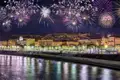 Auf unserer me&more-Silvesterreise für Singles und Alleinreisende beginnt das neue Jahr mit einem Feuerwerk über der Promenade des Anglais in Nizza.