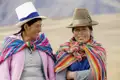 Auf unserer Reise durch Peru werden wir in den Anden immer wieder Einheimischen in ihren traditionellen bunten Trachten begegnen.