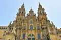 Das Sehnsuchtsziel vieler Pilger: die Kathedrale von Santiago de Compostela (UNESCO-Weltkulturerbe). Mit etwas Glück erleben wir auf unserer Studiosus-Reise beim Besuch der Pilgermesse, wie das tonnenschwere Weihrauchfass Botafumeiro durch das Kirchenschiff saust.