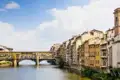 Während unserer Städtereise nach Florenz besuchen wir natürlich auch die Ponte Vecchio, die Schmuckmeile über dem Arno.