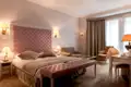 Blick in ein Zimmer des Hotels Princesse Caroline in Paris