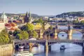 Bei Ihrer Studiosus CityLights Reise nach Prag können Sie sich auf das Panorama mit Blick auf die Moldau, die Karlsbrücke und die historischen Bauten am Ufer freuen.