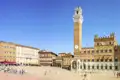 Ein Muss bei unserem Stadtrundgang durch Siena: die muschelförmige Piazza del Campo mit ihrer beeindruckenden Architektur.