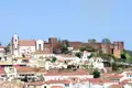 Auf unsere Singlereise an die portugiesische Algarve betrachten wir das Panorama von Silves mit der historischen Burg und der Stadt im Vordergrund.