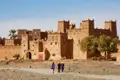 Eine der schönsten Lehmburgen in Marokko: die Kasbah Amerhidil in Skoura. Auf unserer Rundreise für Singles und Alleinreisende durch das Land sind wir auch auf der Straße der Kasbahs unterwegs.