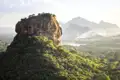 Keine Rundreise durch Sri Lanka ohne einen Besuch des berühmten Löwenfelsens von Sigiriya.