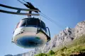 Unsere Rundreise durch Südafrika für Singles und Alleinreisende bietet Tag für Tag unvergessliche Eindrücke, etwa einen Ausflug mit der Seilbahn auf den Tafelberg hoch über Kapstadt.